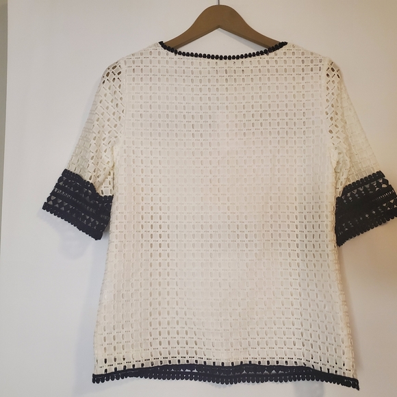 Banana Republic Women NWT Size XS S/Sl B&W embroidered holiday stripped top - Picture 6 of 11